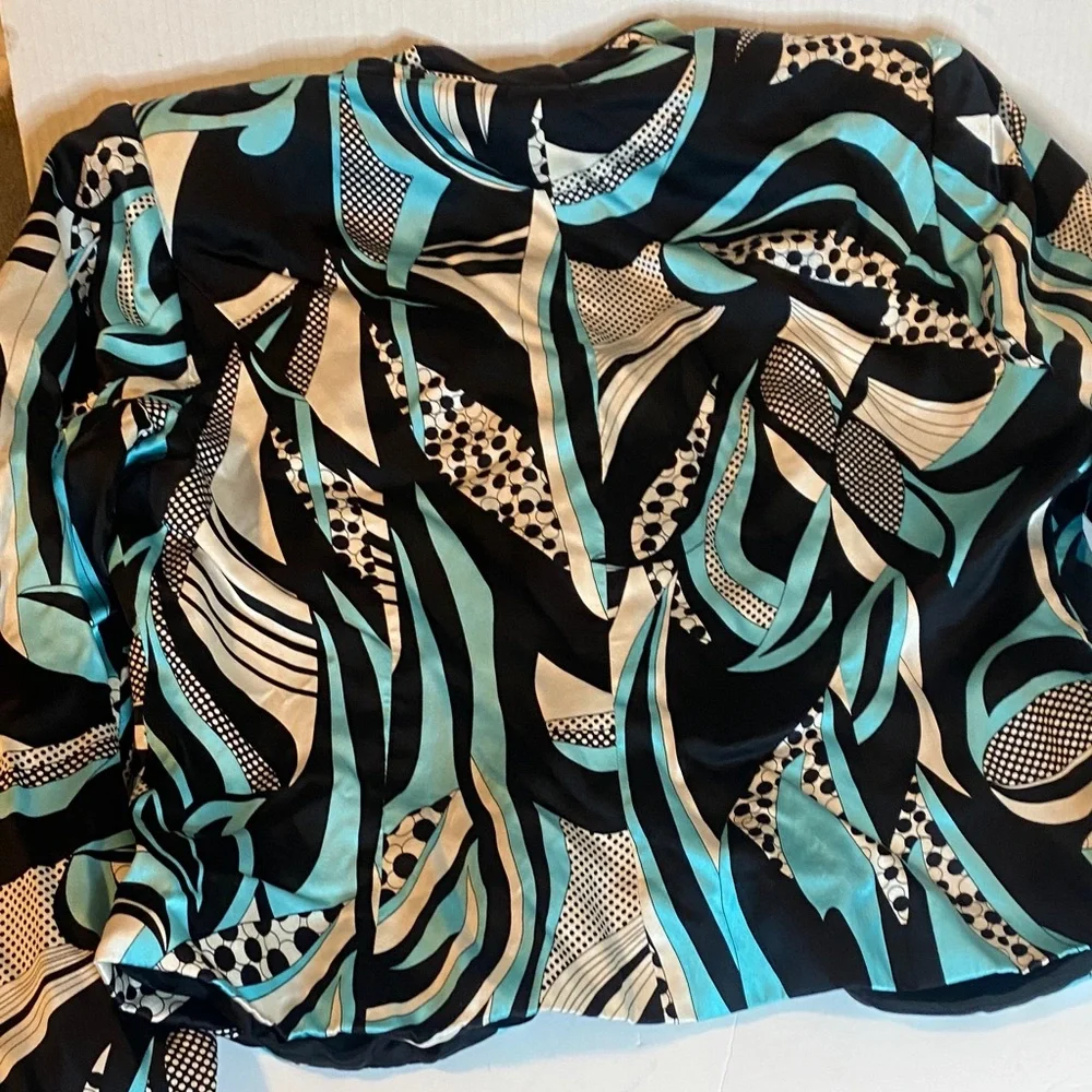 Abstract Patterned Jacket - Picture 6 of 10